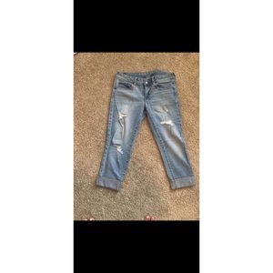 AMERICAN EAGLE distressed skinny crop  size 8